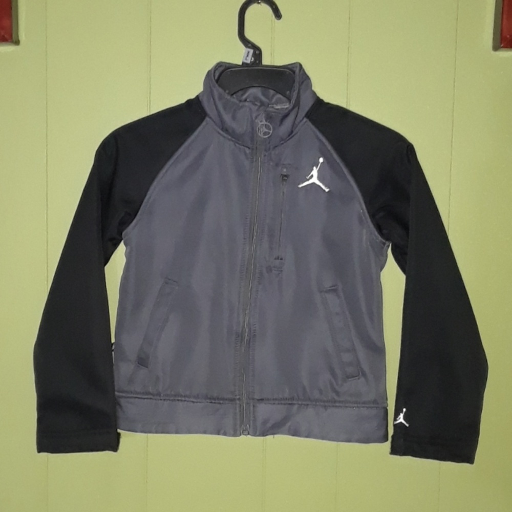JORDAN JACKET BOYS 5 - 7 YEAR OLD